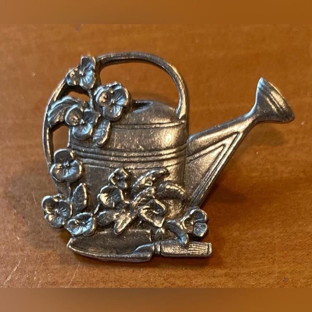 Vintage 2001 Birds & Blooms Pewter Watering Can Flower Garden Lapel Pin Brooch